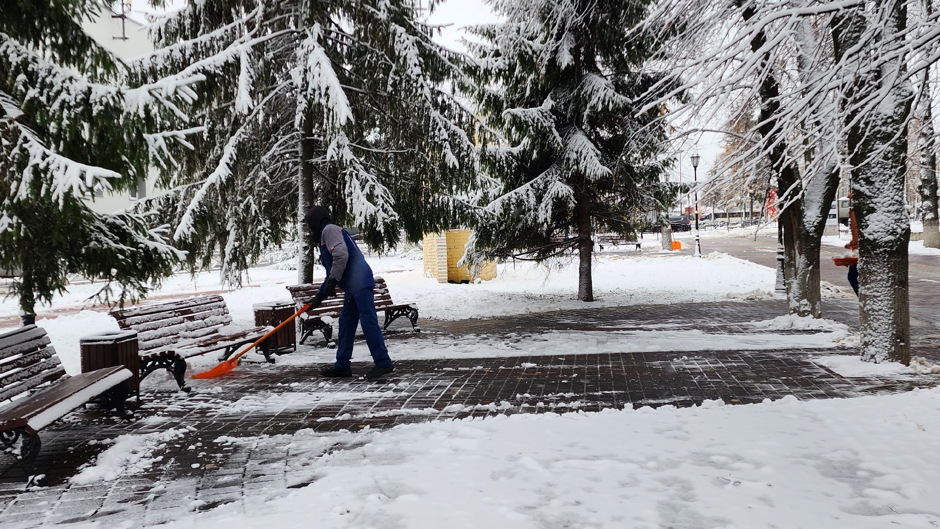 Бронницы, Убока снега, Сгег в праздничный день, Вертикалка, Вертикальное видео, мбу благоустройство,