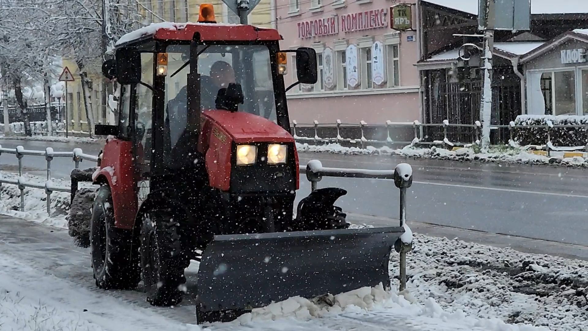 Бронницы, Убока снега, Сгег в праздничный день, Вертикалка, Вертикальное видео, мбу благоустройство,