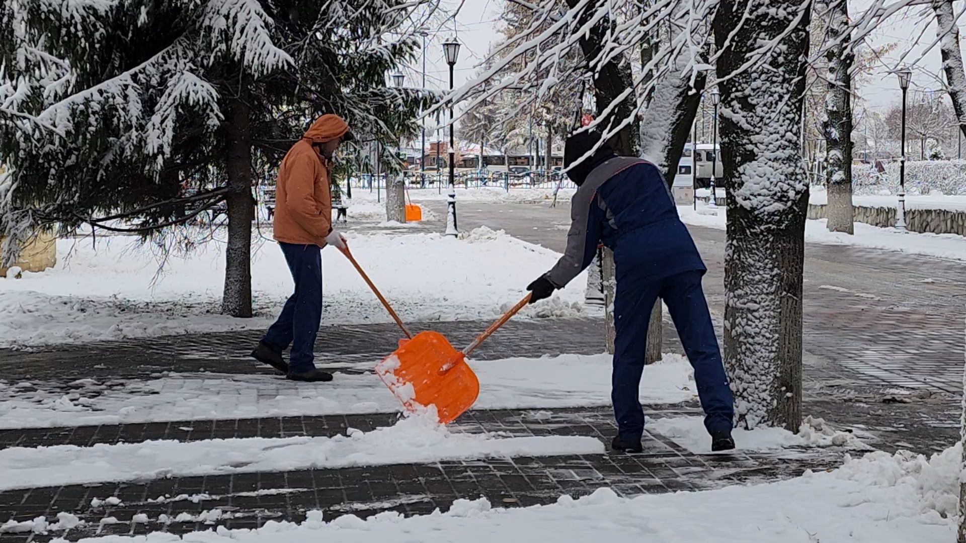 Бронницы, Убока снега, Сгег в праздничный день, Вертикалка, Вертикальное видео, мбу благоустройство,