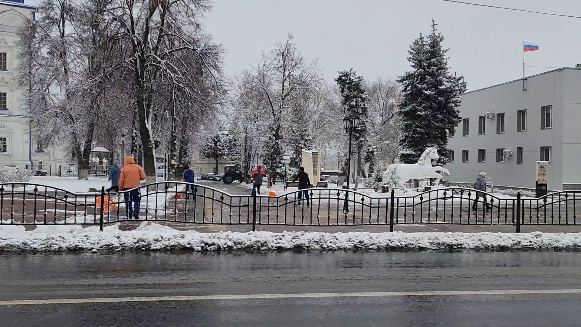 Бронницы, Убока снега, Сгег в праздничный день, Вертикалка, Вертикальное видео, мбу благоустройство,