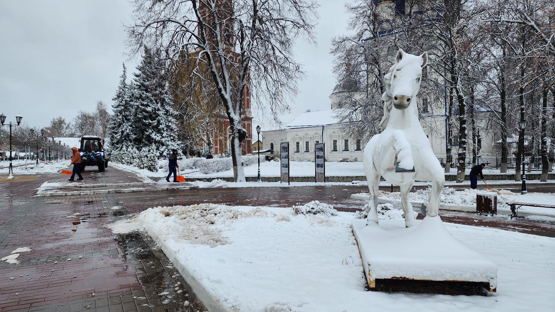 Бронницы, Убока снега, Сгег в праздничный день, Вертикалка, Вертикальное видео, мбу благоустройство,