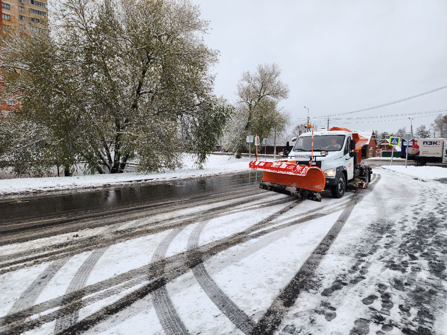 Чехов, городской округ Чехов, снегопад, уборка снега, чистка улиц, вывоз снега, дворники, уборочная техника, противогололедные материалы,Вертикалка, вертикальное видео, ЖКХ,