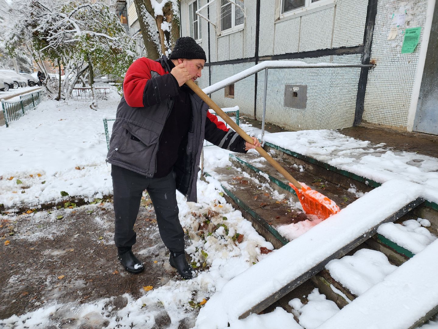 Чехов, городской округ Чехов, снегопад, уборка снега, чистка улиц, вывоз снега, дворники, уборочная техника, противогололедные материалы,Вертикалка, вертикальное видео, ЖКХ,