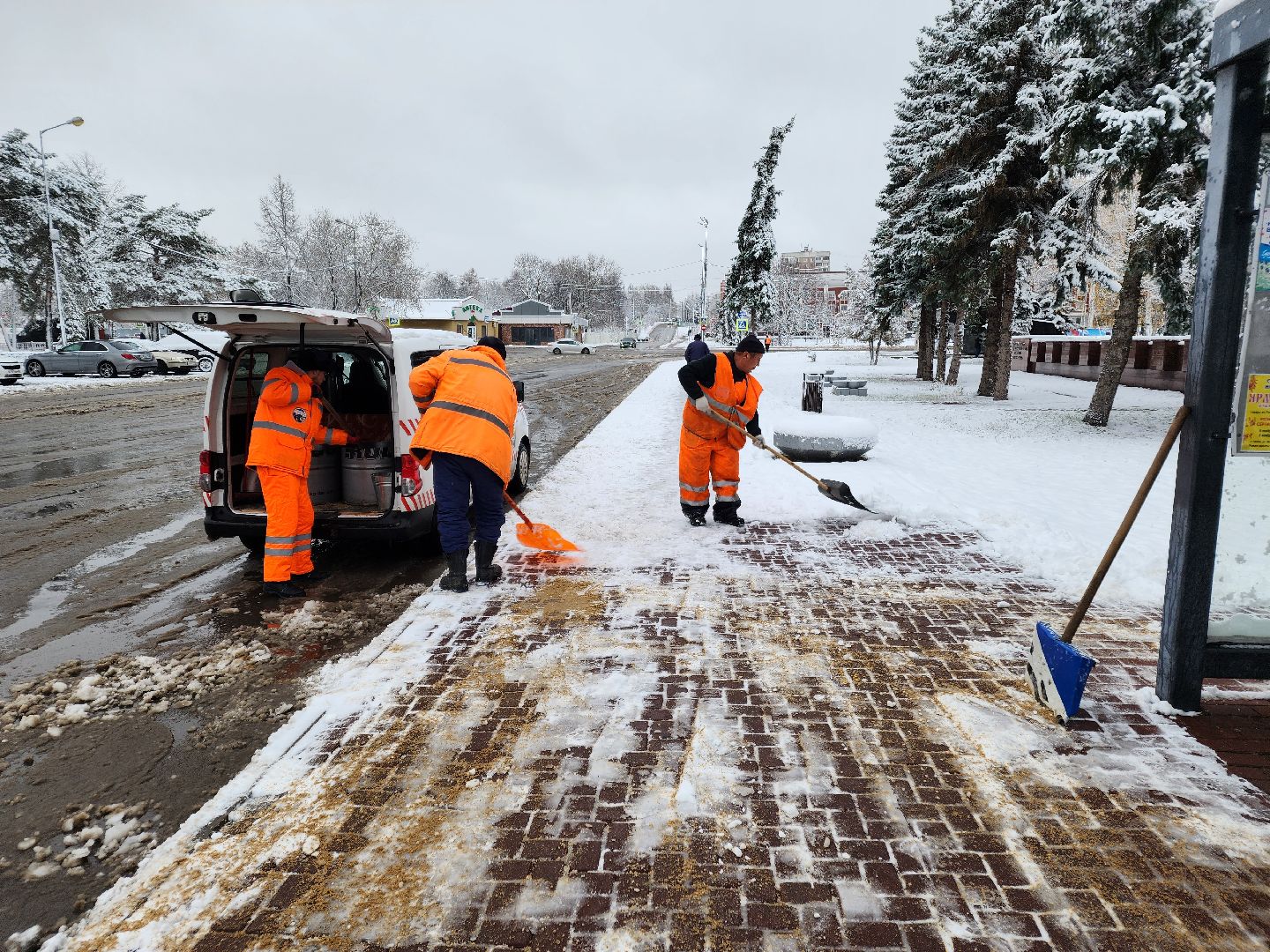 Чехов, городской округ Чехов, снегопад, уборка снега, чистка улиц, вывоз снега, дворники, уборочная техника, противогололедные материалы,Вертикалка, вертикальное видео, ЖКХ,