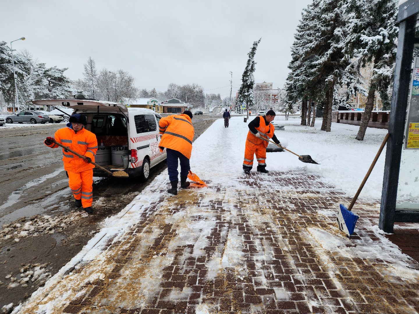 Чехов, городской округ Чехов, снегопад, уборка снега, чистка улиц, вывоз снега, дворники, уборочная техника, противогололедные материалы,Вертикалка, вертикальное видео, ЖКХ,