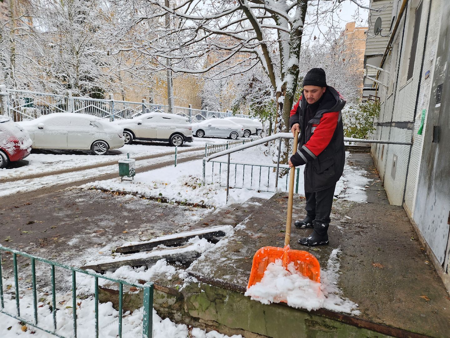 Чехов, городской округ Чехов, снегопад, уборка снега, чистка улиц, вывоз снега, дворники, уборочная техника, противогололедные материалы,Вертикалка, вертикальное видео, ЖКХ,