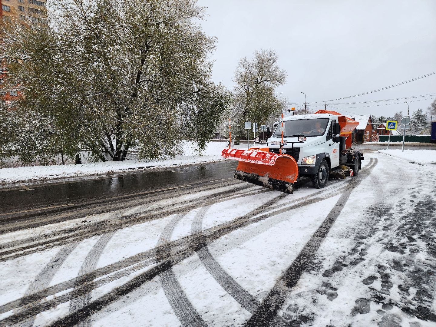 Чехов, городской округ Чехов, снегопад, уборка снега, чистка улиц, вывоз снега, дворники, уборочная техника, противогололедные материалы,Вертикалка, вертикальное видео, ЖКХ,