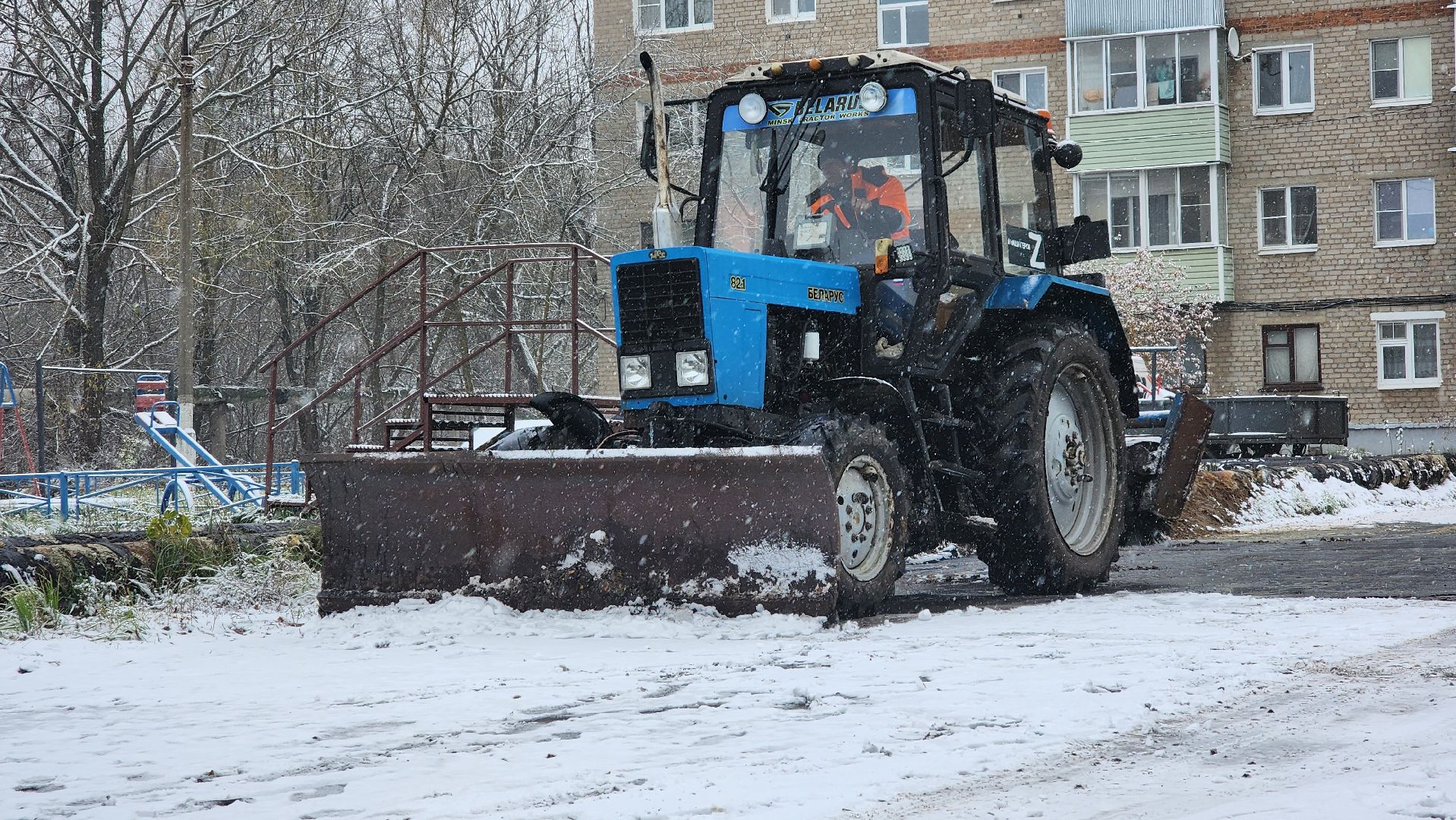 Снегопад, Рошаль, городской округ Шатура, уборка дворов, расчистка снега, вертикалкаЖКХ, коммунальная служба, коммунальная техника,