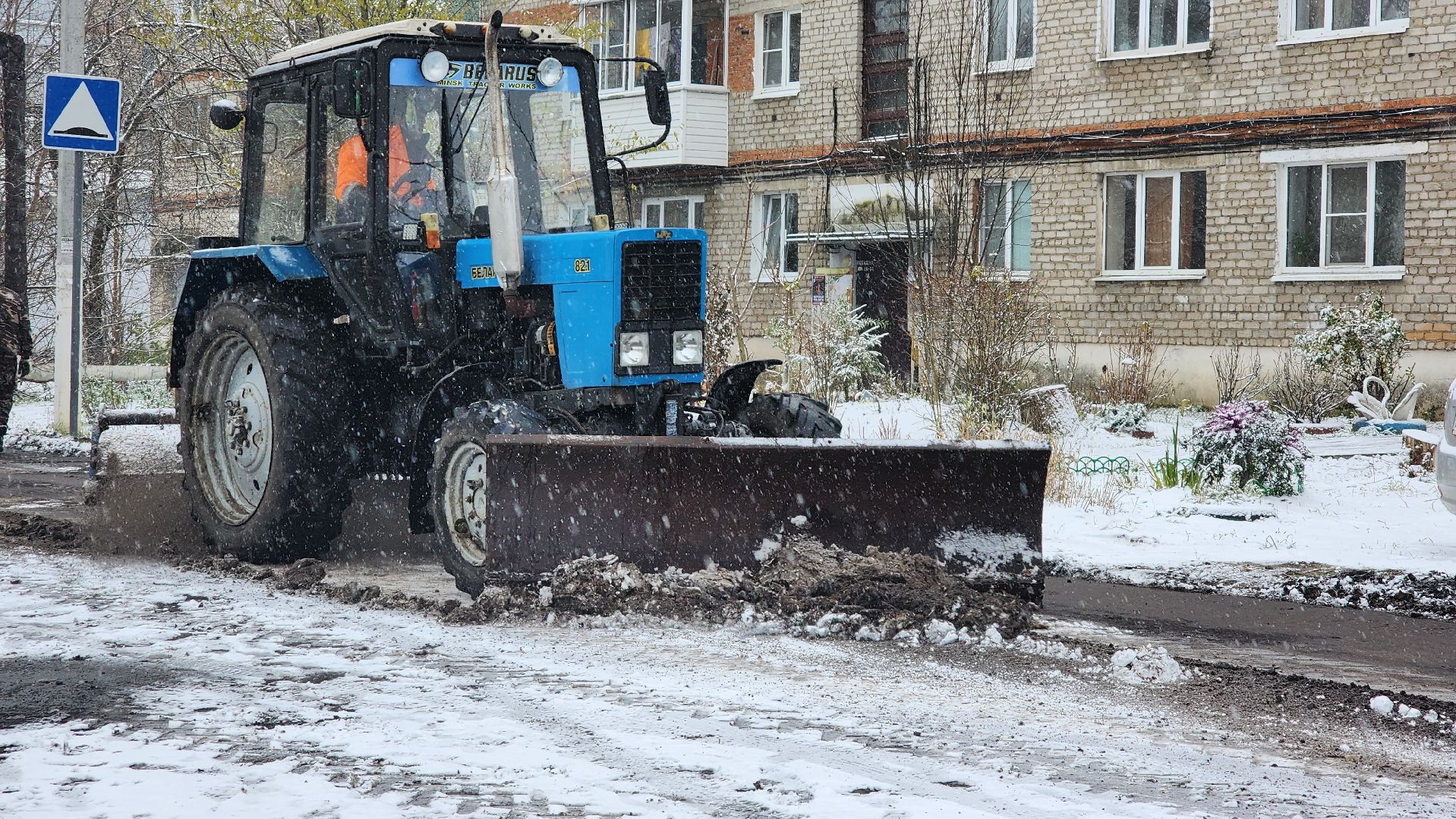Снегопад, Рошаль, городской округ Шатура, уборка дворов, расчистка снега, вертикалкаЖКХ, коммунальная служба, коммунальная техника,