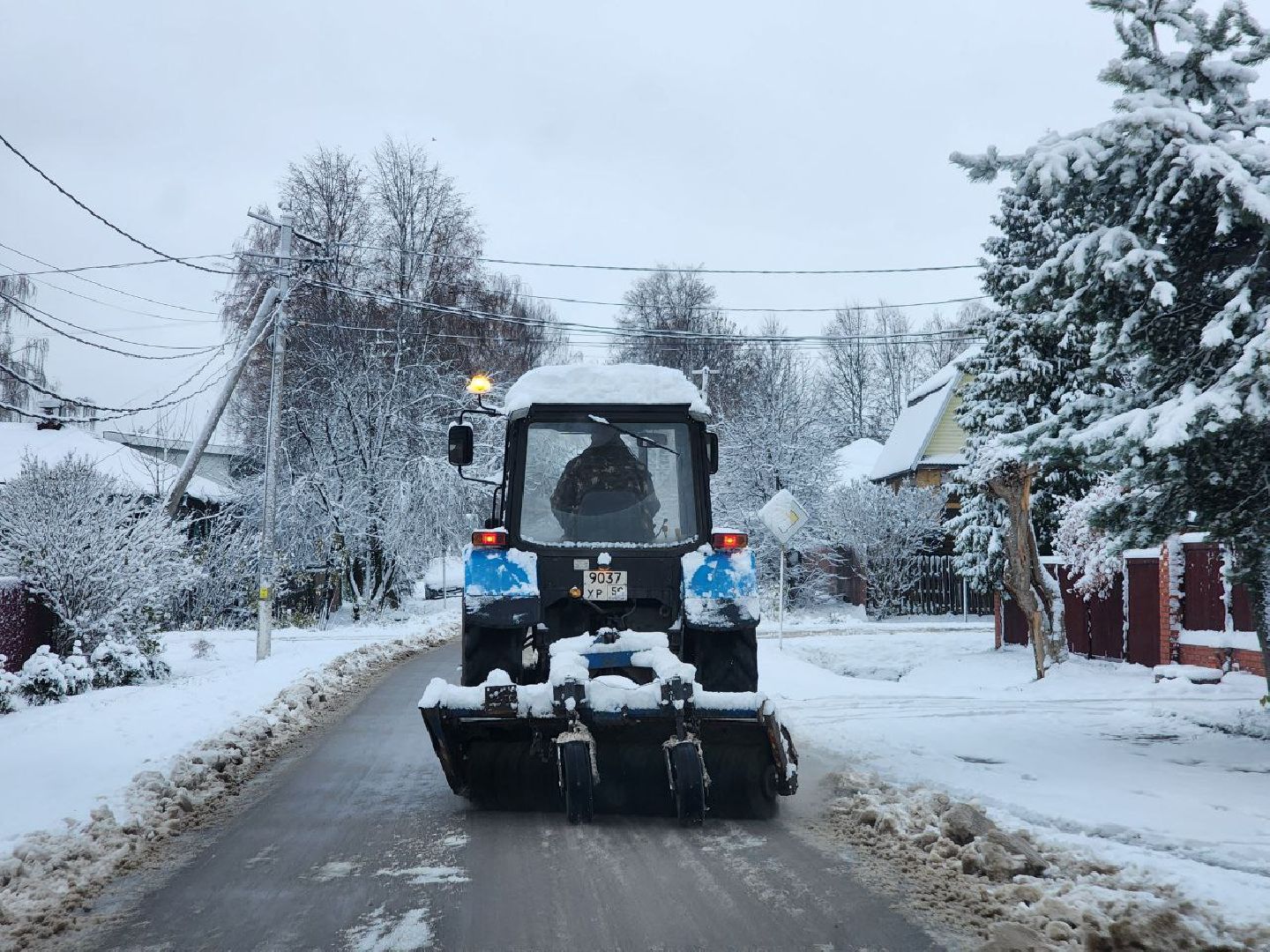 можайск, можайский городской округ, подмосковье, снег, первый снег, коммунальная техника, уборка снега, дворники, последствия непогоды, снегопад, первый снегопад, ЖКХ, вертикалки