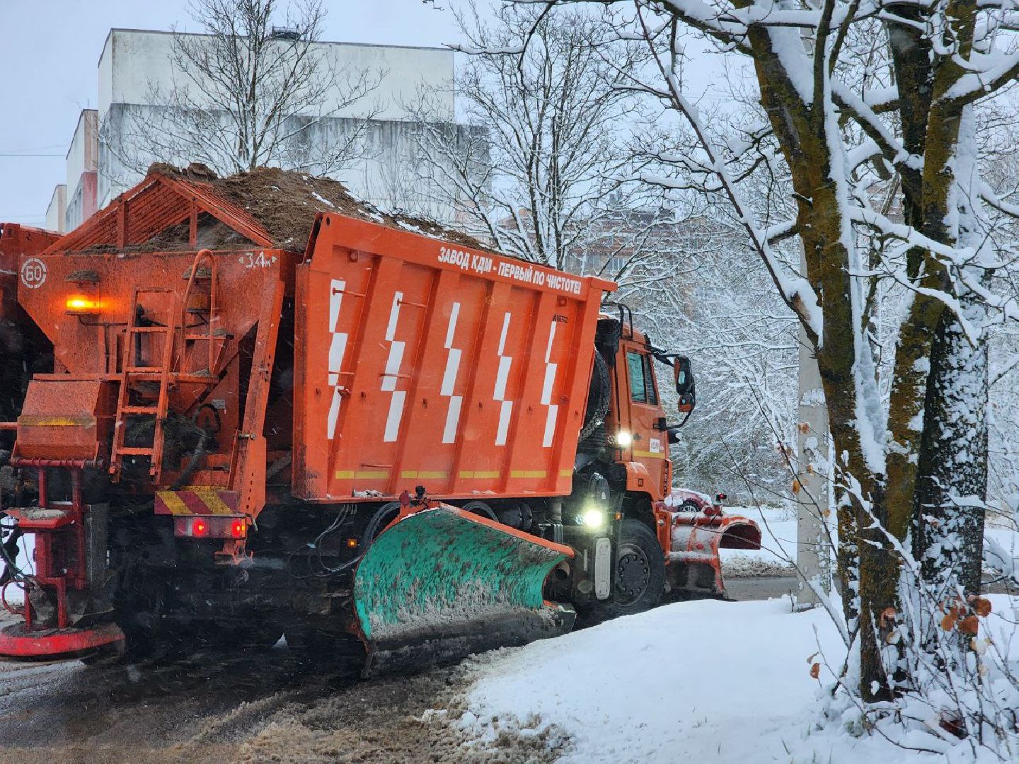 можайск, можайский городской округ, подмосковье, снег, первый снег, коммунальная техника, уборка снега, дворники, последствия непогоды, снегопад, первый снегопад, ЖКХ, вертикалки