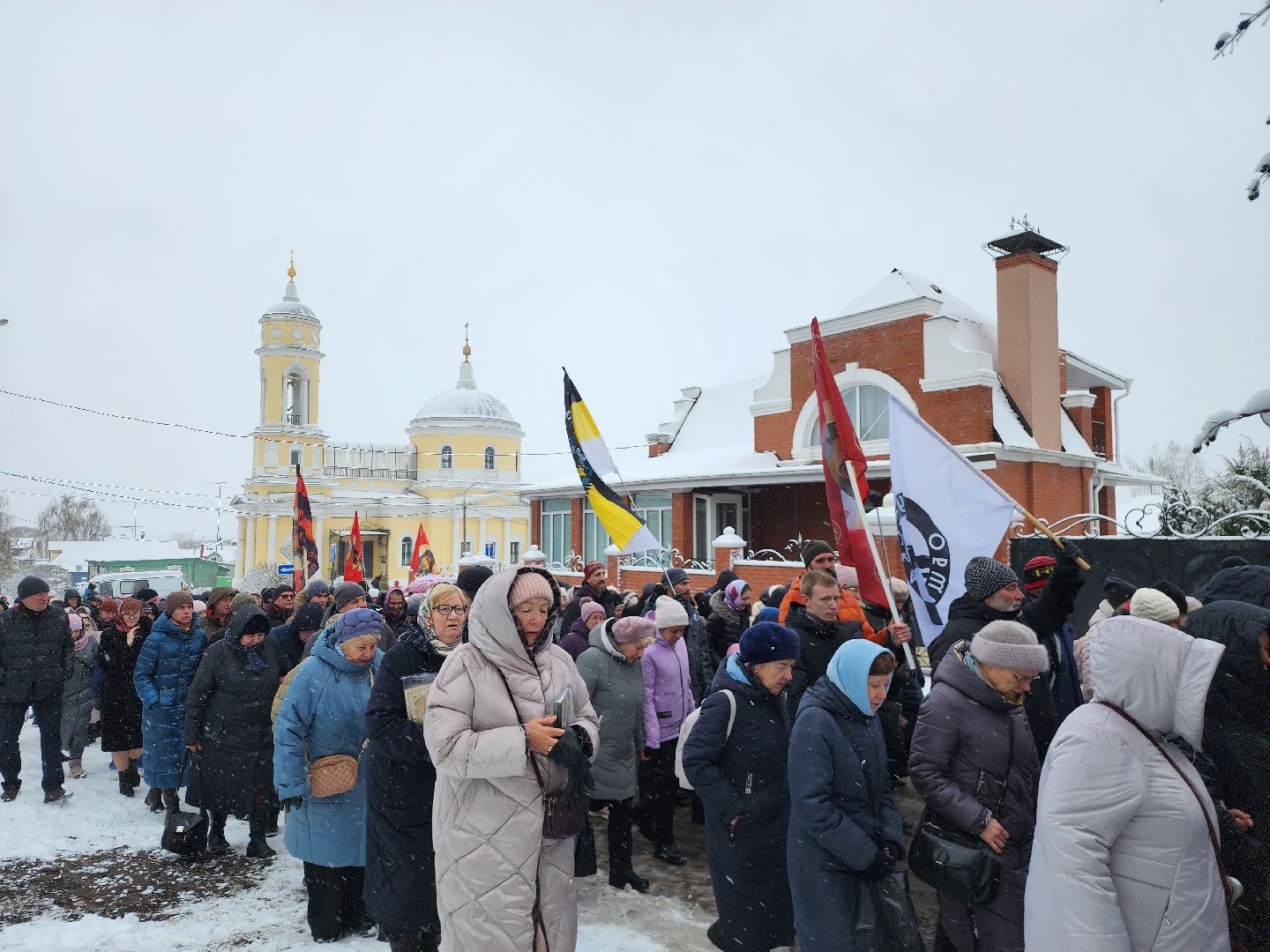 Коломна, день народного единства, казанская икона божией матери, крестный ход, вертикалка,