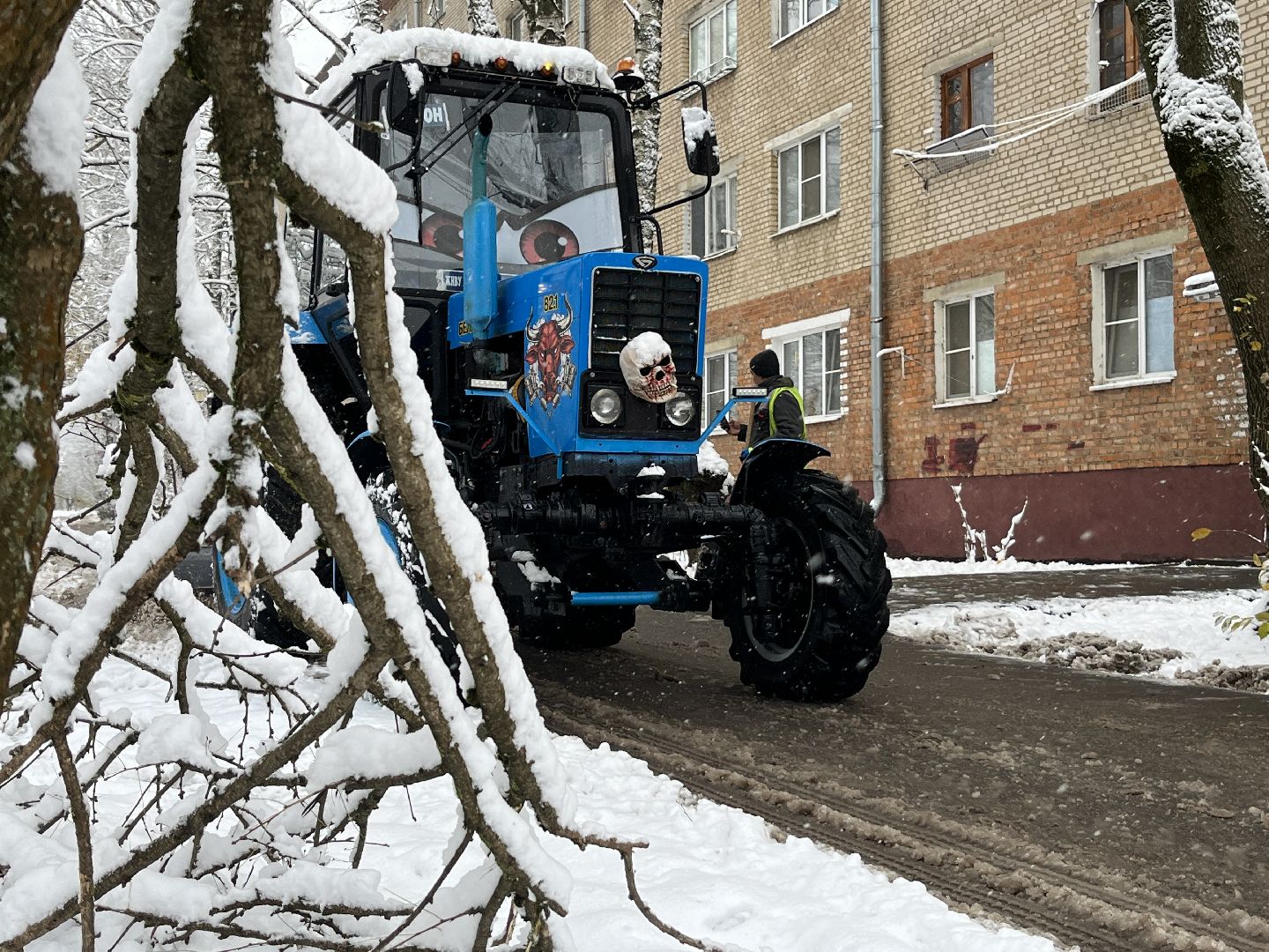 снегопад, жкх, уборка дворов, коммунальная служба, наро-фоминск, наро-фоминский городской округ,вертикалка, Вертикальное видео, Первый снег, Снегопад,