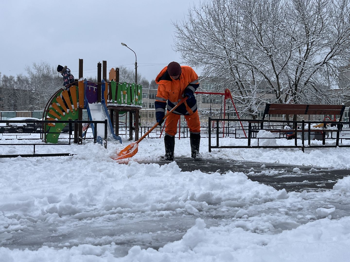 снегопад, жкх, уборка дворов, коммунальная служба, наро-фоминск, наро-фоминский городской округ,вертикалка, Вертикальное видео, Первый снег, Снегопад,