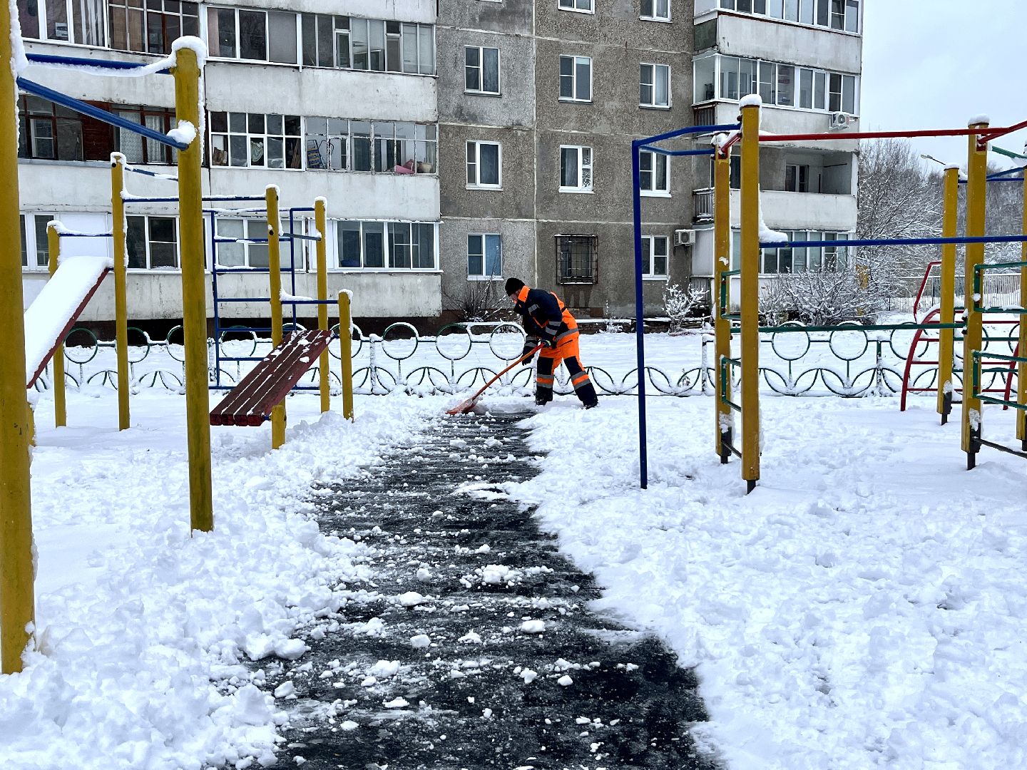снегопад, жкх, уборка дворов, коммунальная служба, наро-фоминск, наро-фоминский городской округ,вертикалка, Вертикальное видео, Первый снег, Снегопад,