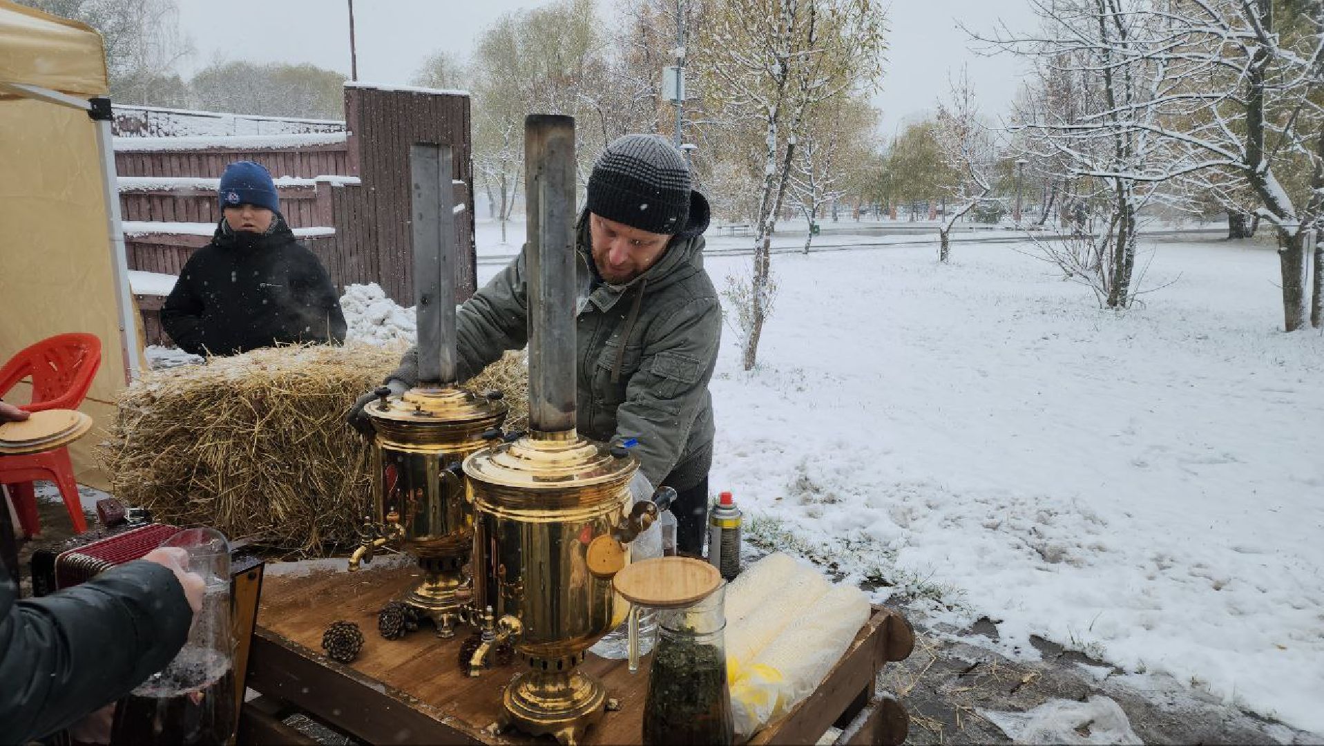 Реутов, день народно единства, Праздник в парке, вертикалки, Чаепитие, Чай из самовара, Баранки,