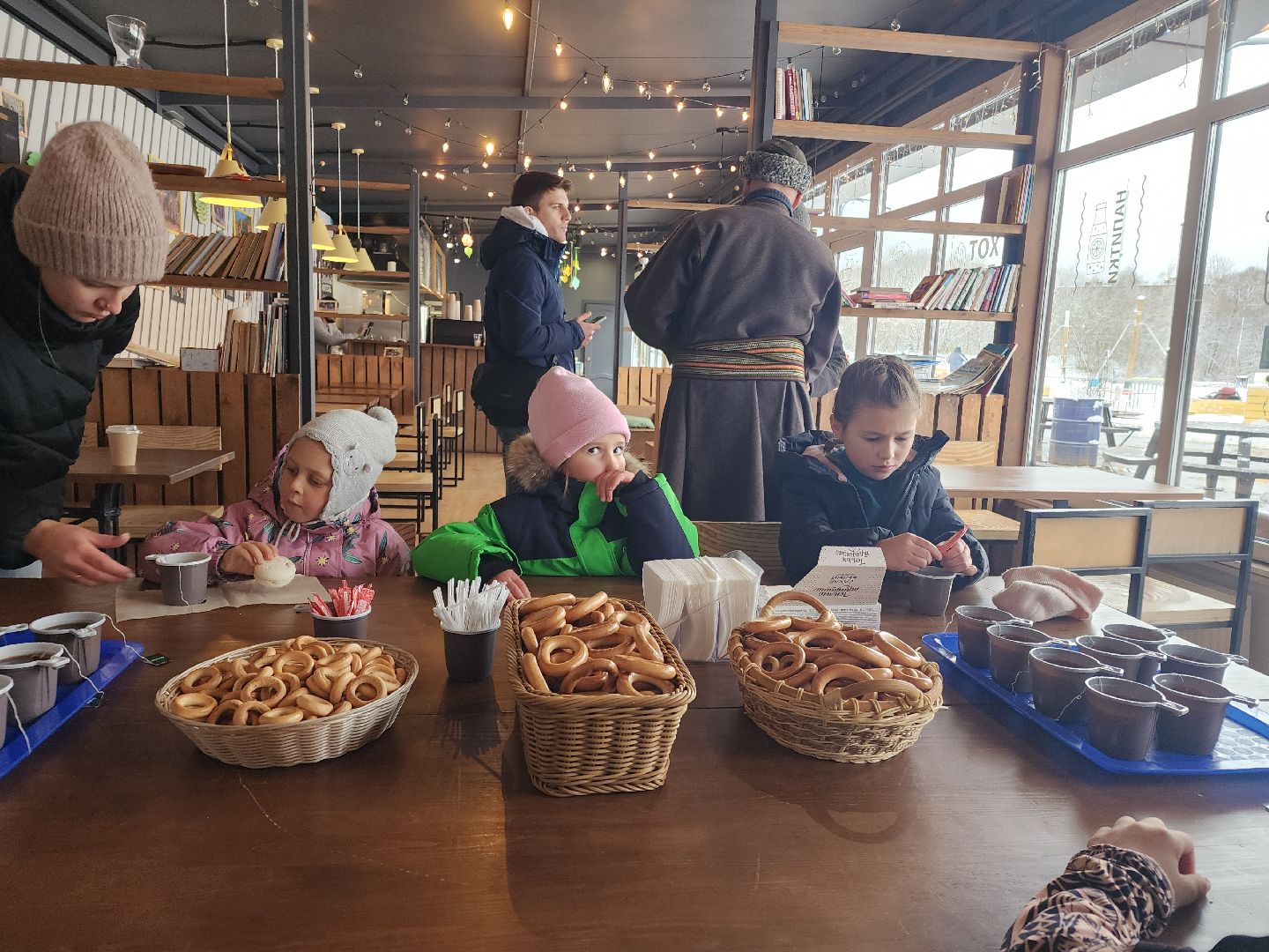 праздник в парке, первый снег, день народного единства, вертикалка,