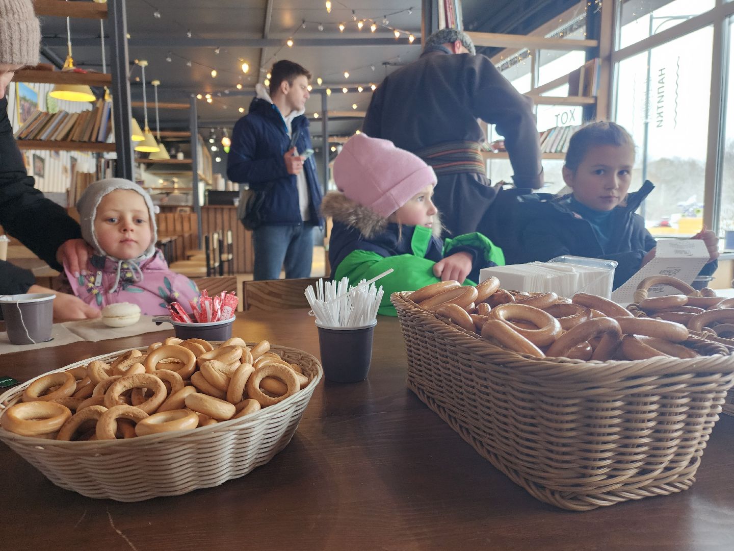 праздник в парке, первый снег, день народного единства, вертикалка,