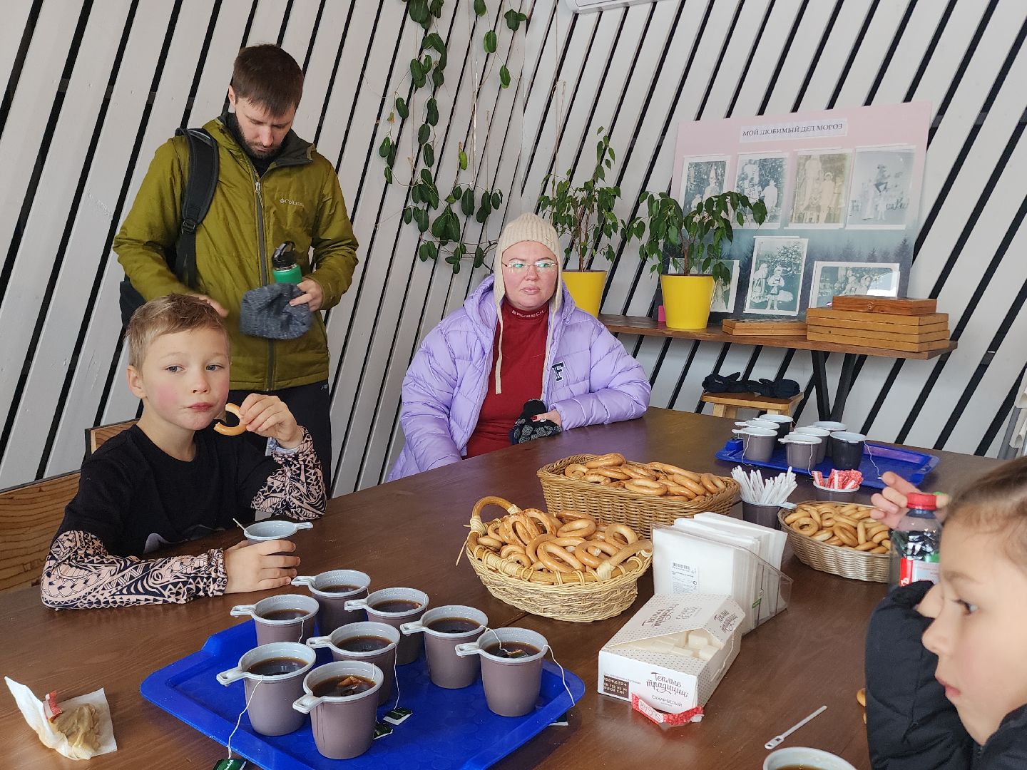 праздник в парке, первый снег, день народного единства, вертикалка,