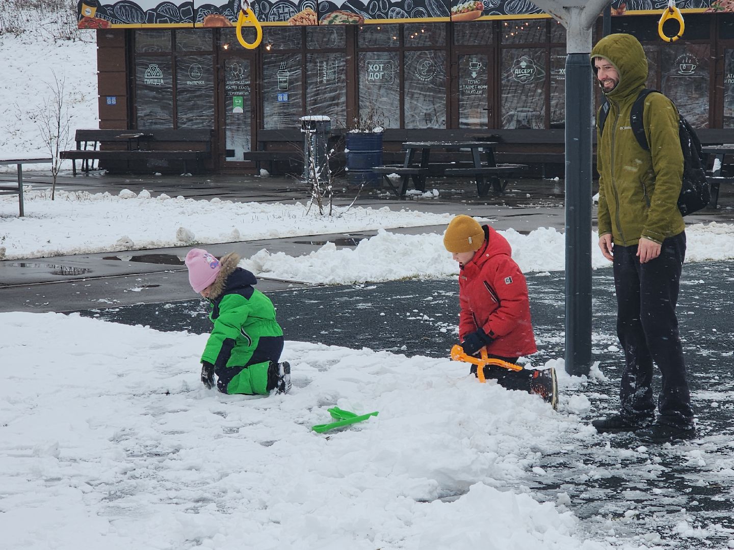 праздник в парке, первый снег, день народного единства, вертикалка,
