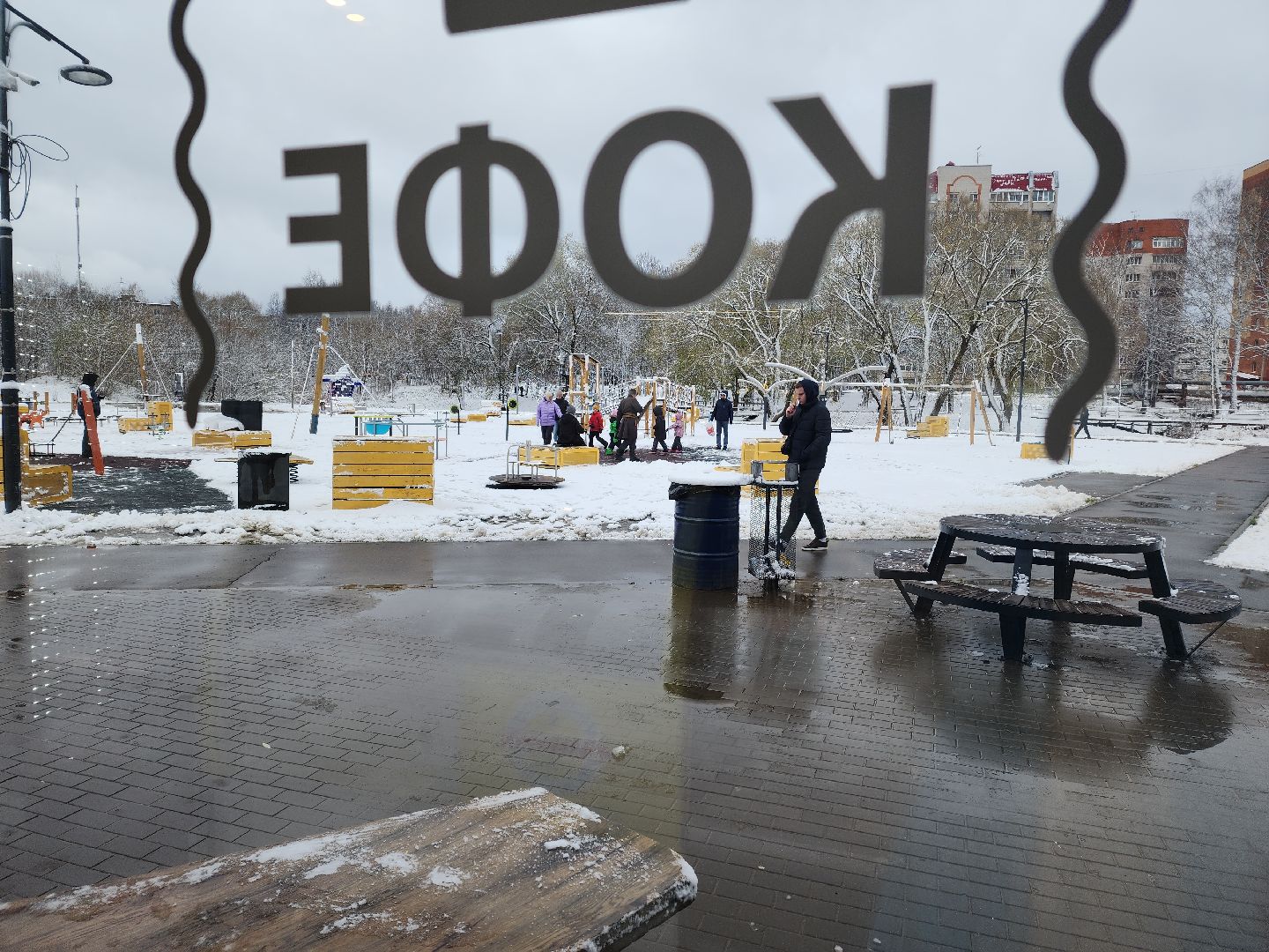 праздник в парке, первый снег, день народного единства, вертикалка,