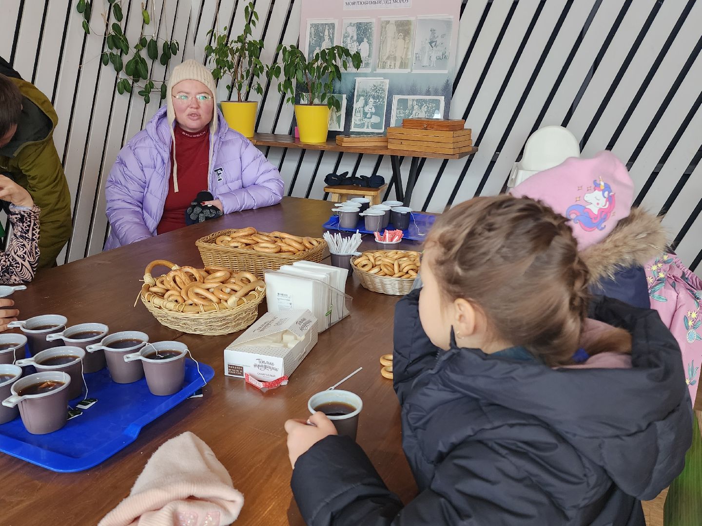 праздник в парке, первый снег, день народного единства, вертикалка,