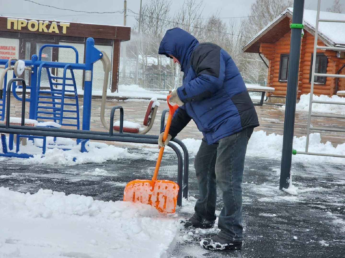 можайск, можайский городской округ, подмосковье, парк, уборка снега, последствия снегопада, первый снег, уборка территории, погода, парк ривьера, ЖКХ, вертикалки,