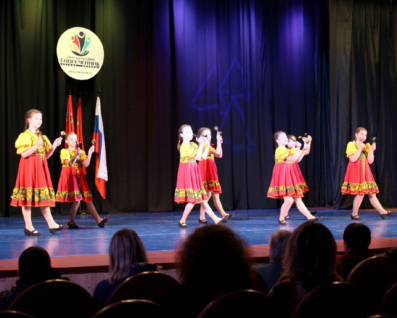 пушкино, дом культуры, поселок, день народного единства, праздник,вертикалка,