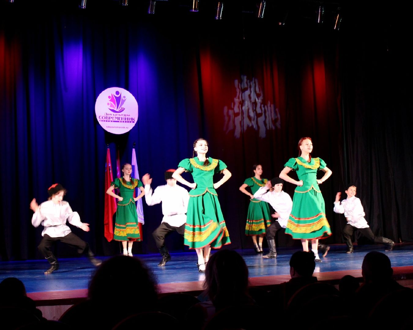 пушкино, дом культуры, поселок, день народного единства, праздник,вертикалка,