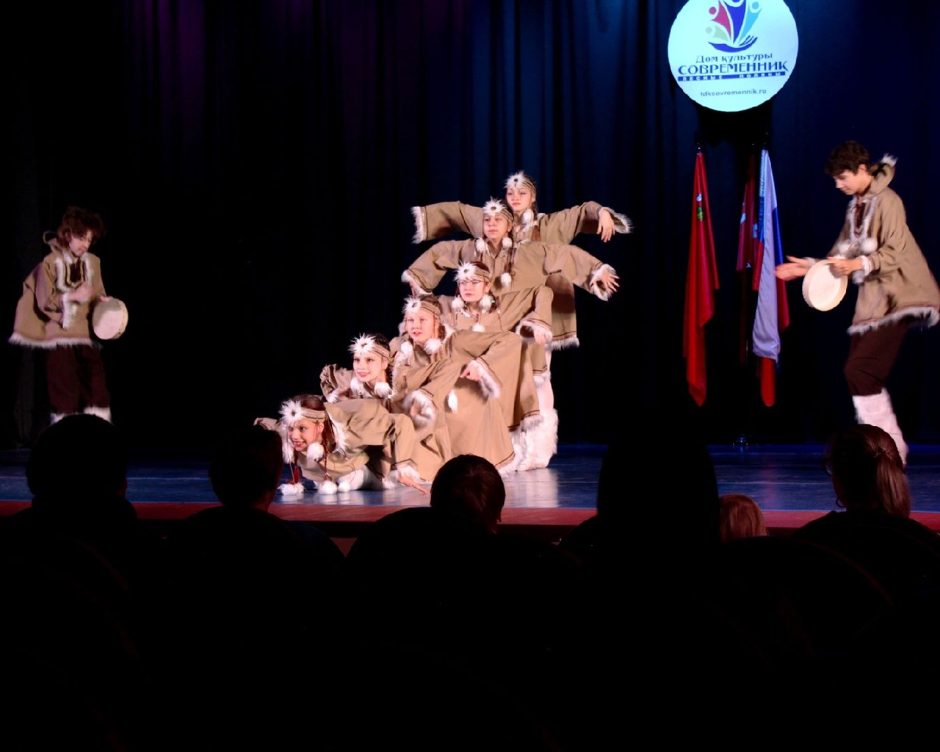 пушкино, дом культуры, поселок, день народного единства, праздник,вертикалка,