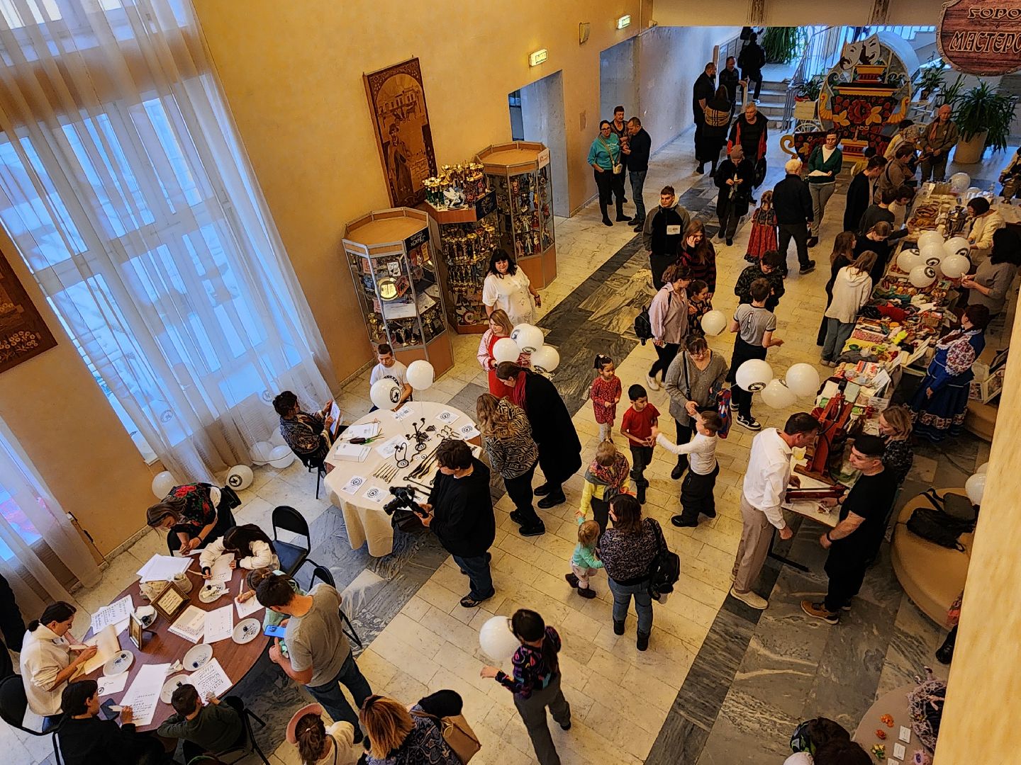 Чехов, дворец культуры дружба, день народного единства, мастер-классы, каллиграфия, тряпичные куклы, фланкировка шашками, сыродавленное масло, народные забавы, средневековое оружие, выставка, ярмарка,вертикалки, вертикальное видео,