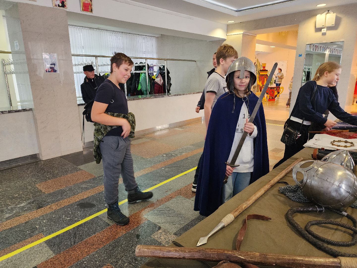 Чехов, дворец культуры дружба, день народного единства, мастер-классы, каллиграфия, тряпичные куклы, фланкировка шашками, сыродавленное масло, народные забавы, средневековое оружие, выставка, ярмарка,вертикалки, вертикальное видео,