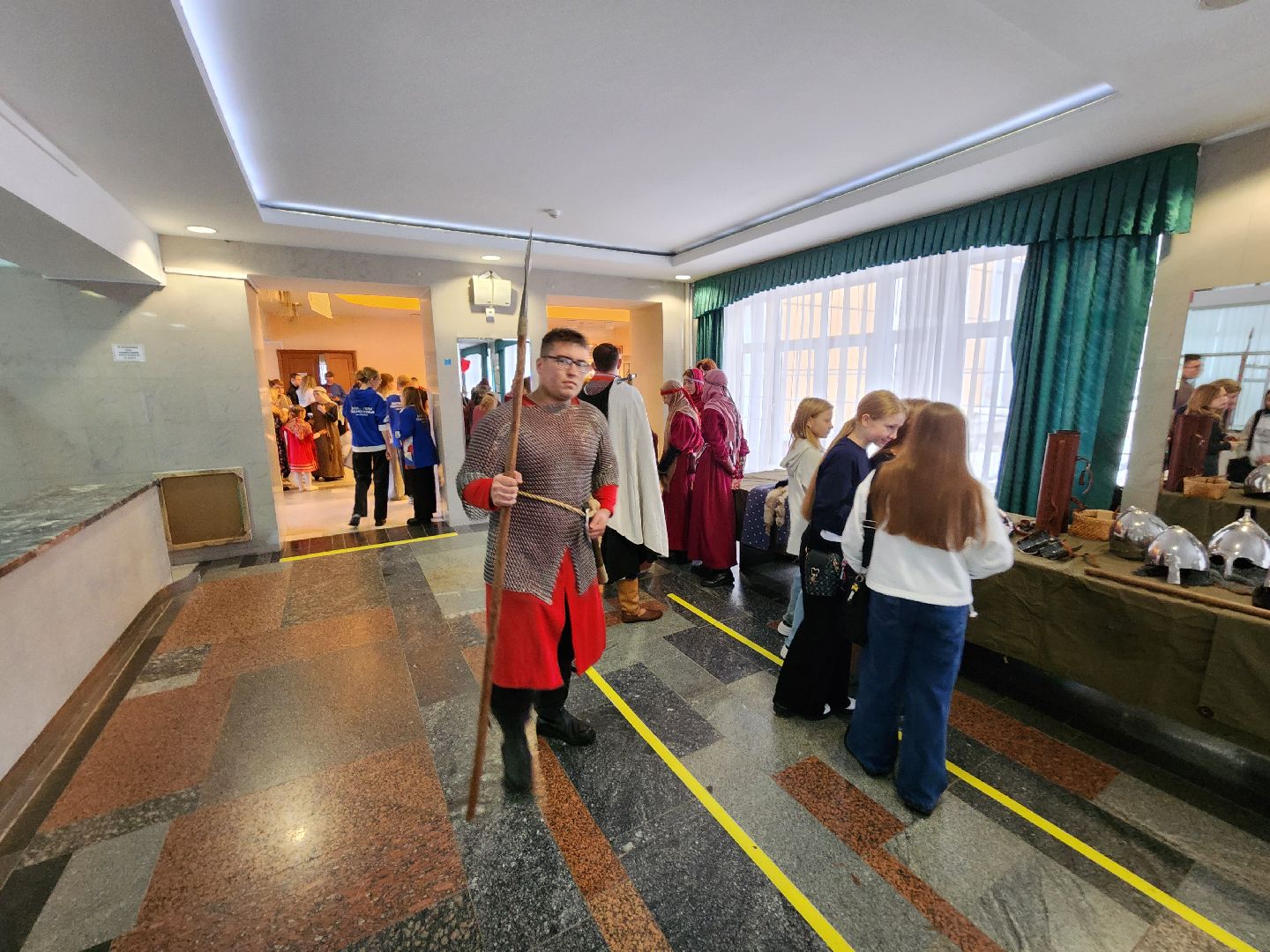 Чехов, дворец культуры дружба, день народного единства, мастер-классы, каллиграфия, тряпичные куклы, фланкировка шашками, сыродавленное масло, народные забавы, средневековое оружие, выставка, ярмарка,вертикалки, вертикальное видео,