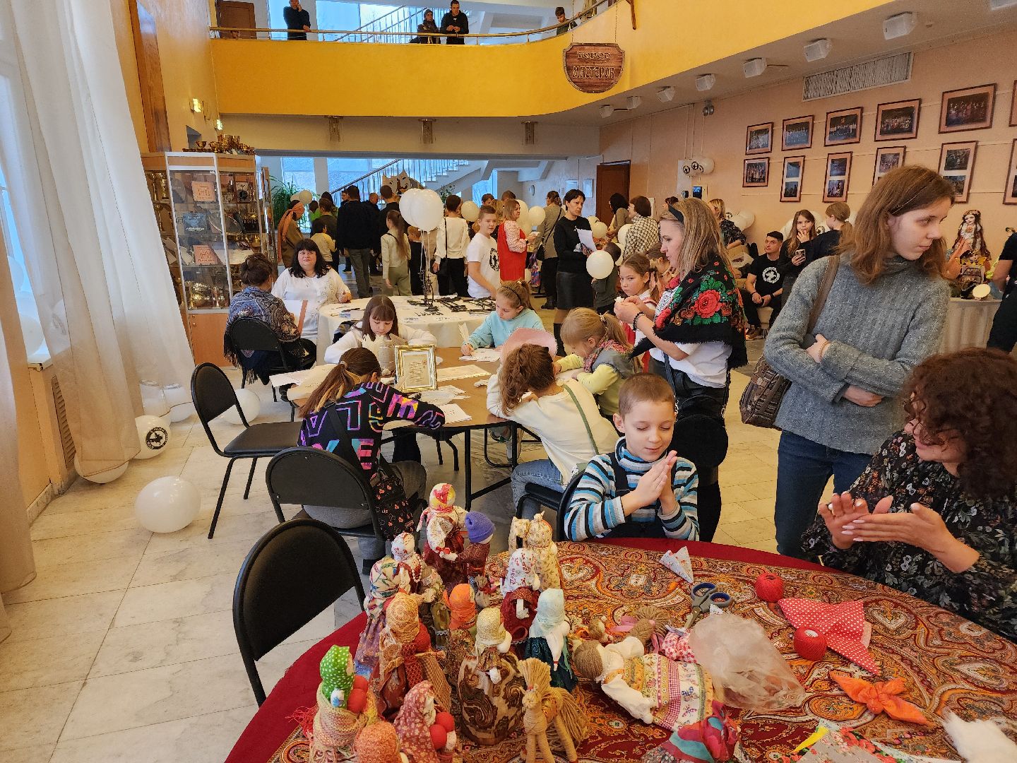Чехов, дворец культуры дружба, день народного единства, мастер-классы, каллиграфия, тряпичные куклы, фланкировка шашками, сыродавленное масло, народные забавы, средневековое оружие, выставка, ярмарка,вертикалки, вертикальное видео,