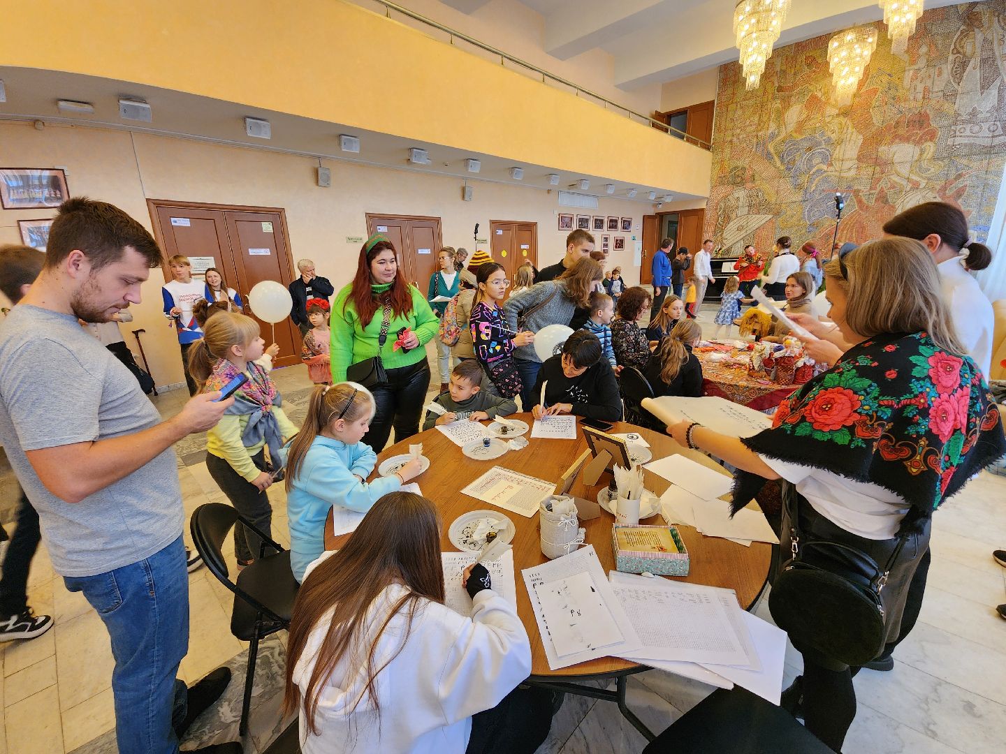 Чехов, дворец культуры дружба, день народного единства, мастер-классы, каллиграфия, тряпичные куклы, фланкировка шашками, сыродавленное масло, народные забавы, средневековое оружие, выставка, ярмарка,вертикалки, вертикальное видео,