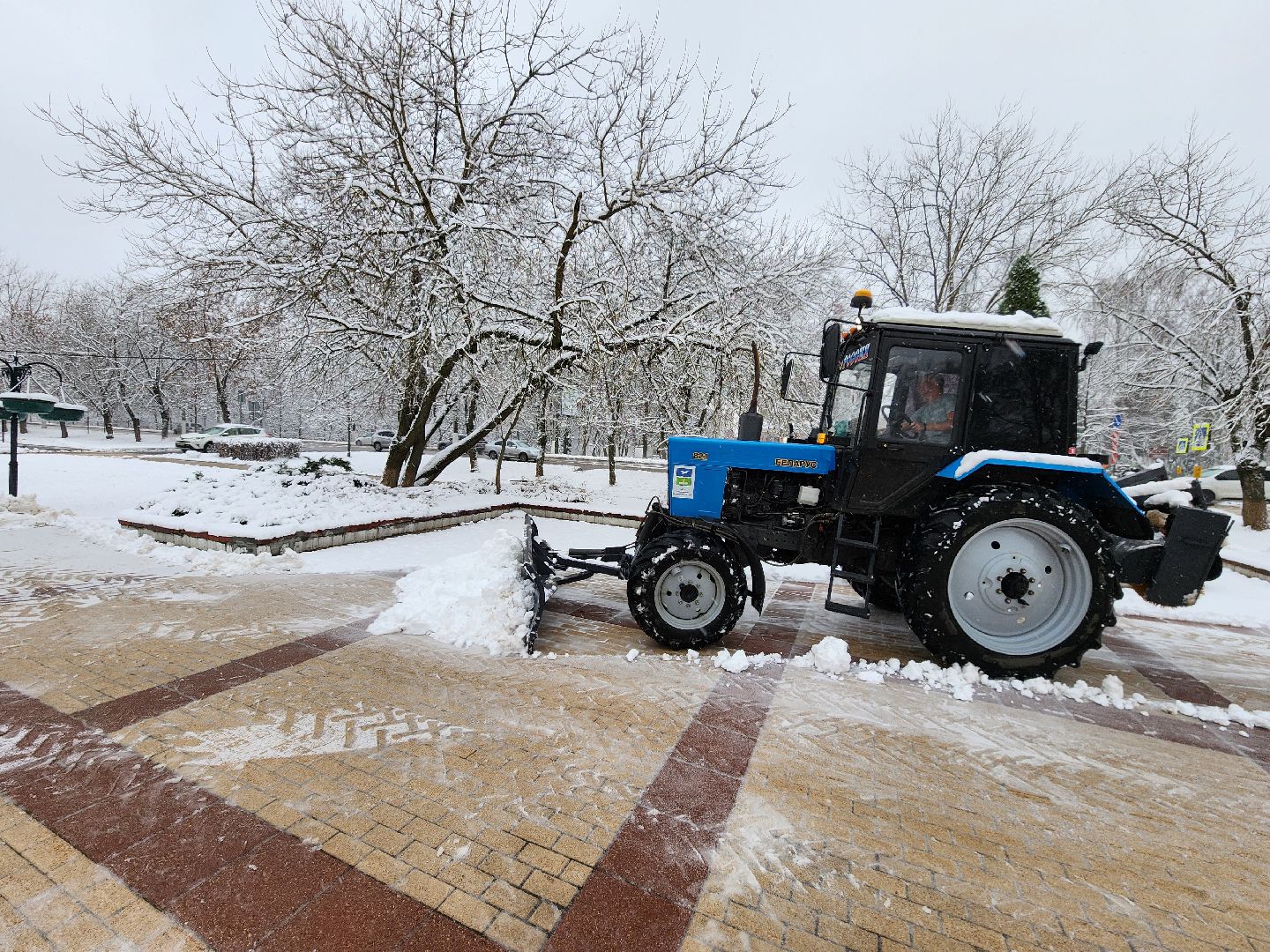 Чехов, снегопад, уборка снега, уборочная техника, уборочная кампания, очистка проездов и проходов, противогололедные материалы, дворники, спецтехника, подготовка к зимнему периоду, вертикалка, вертикальное видео,