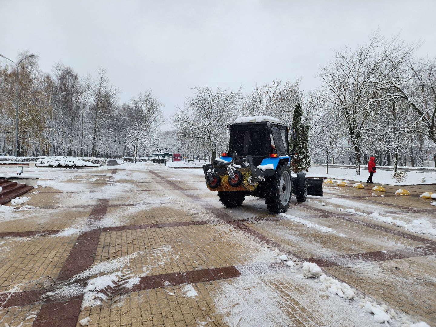 Чехов, снегопад, уборка снега, уборочная техника, уборочная кампания, очистка проездов и проходов, противогололедные материалы, дворники, спецтехника, подготовка к зимнему периоду, вертикалка, вертикальное видео,