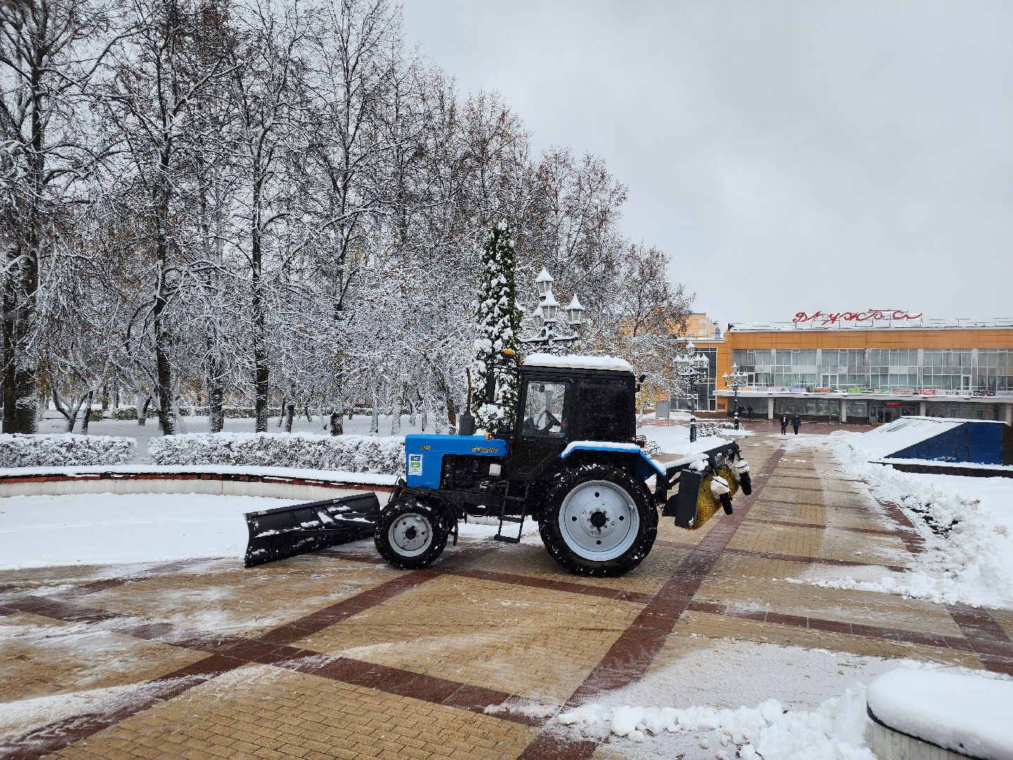 Чехов, снегопад, уборка снега, уборочная техника, уборочная кампания, очистка проездов и проходов, противогололедные материалы, дворники, спецтехника, подготовка к зимнему периоду, вертикалка, вертикальное видео,