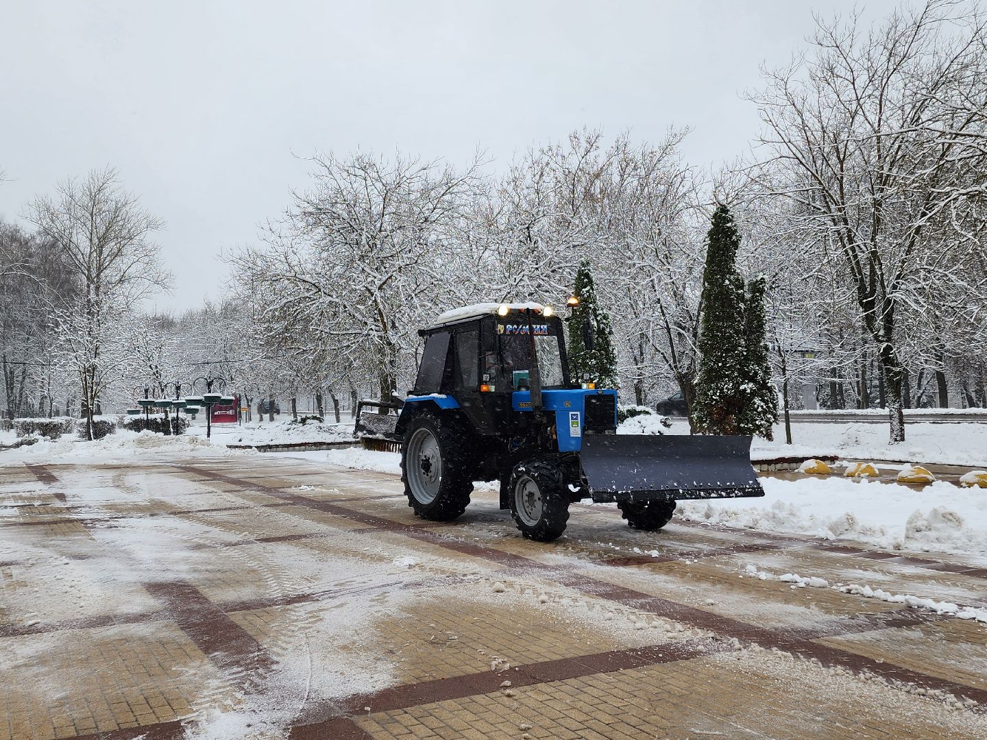 Чехов, снегопад, уборка снега, уборочная техника, уборочная кампания, очистка проездов и проходов, противогололедные материалы, дворники, спецтехника, подготовка к зимнему периоду, вертикалка, вертикальное видео,