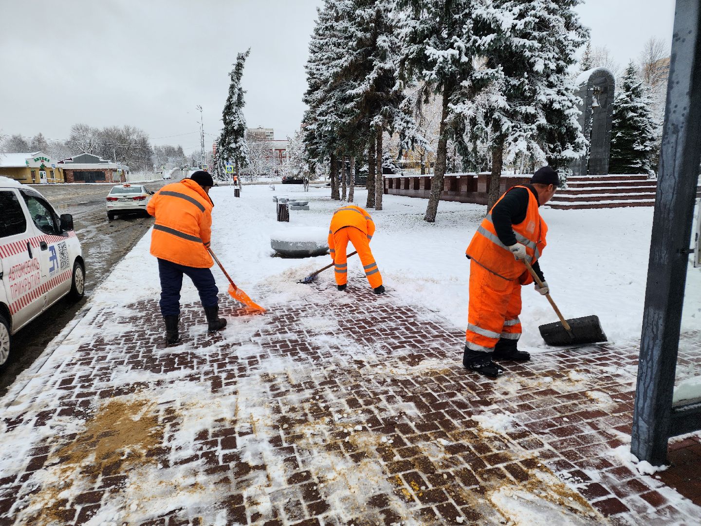 Чехов, снегопад, уборка снега, уборочная техника, уборочная кампания, очистка проездов и проходов, противогололедные материалы, дворники, спецтехника, подготовка к зимнему периоду, вертикалка, вертикальное видео,