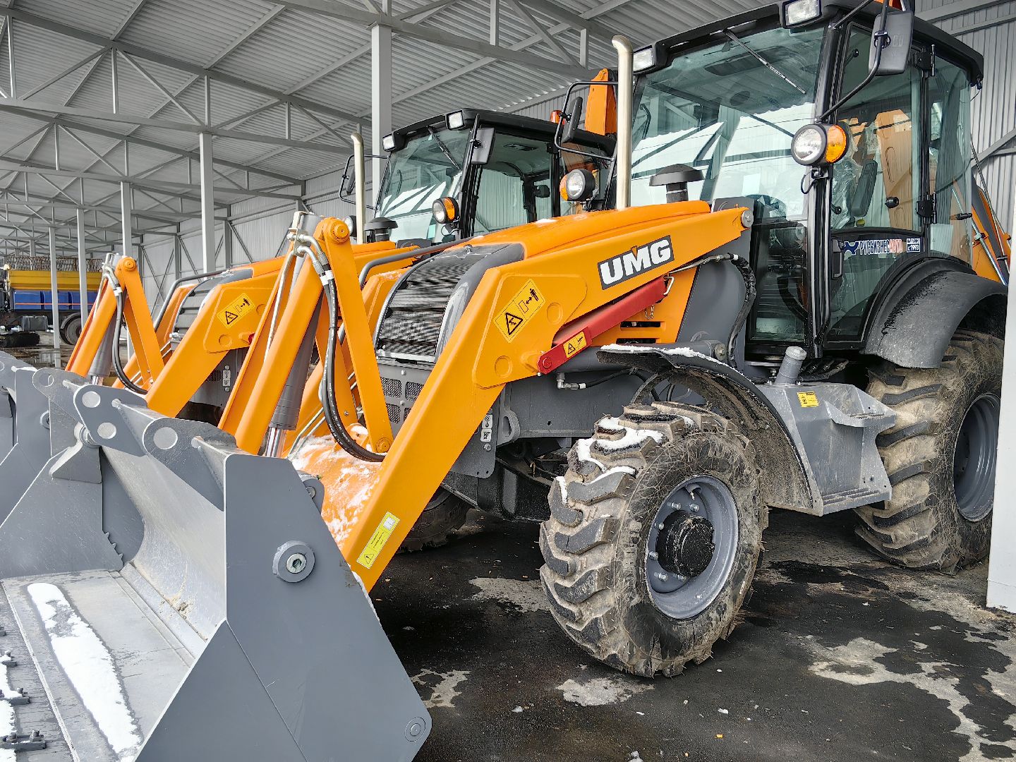 зимний сезон, снегоуборочная техника, автопарк, самосвал, трактор, погрузчик, вертикалки