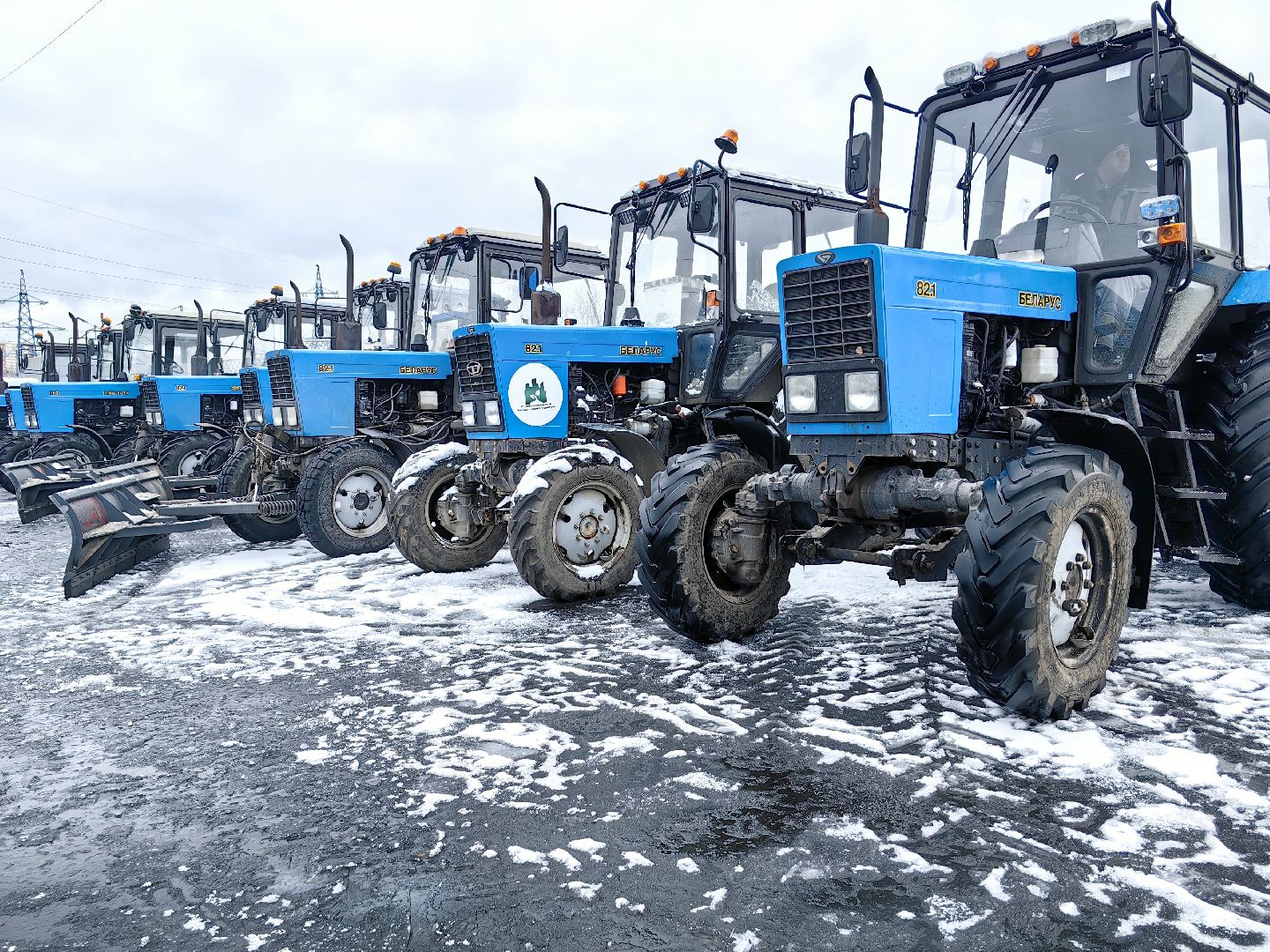 зимний сезон, снегоуборочная техника, автопарк, самосвал, трактор, погрузчик, вертикалки