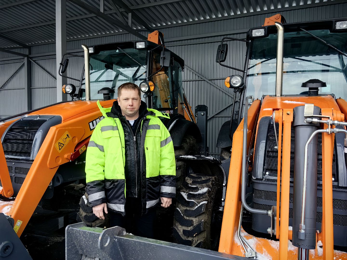 зимний сезон, снегоуборочная техника, автопарк, самосвал, трактор, погрузчик, вертикалки