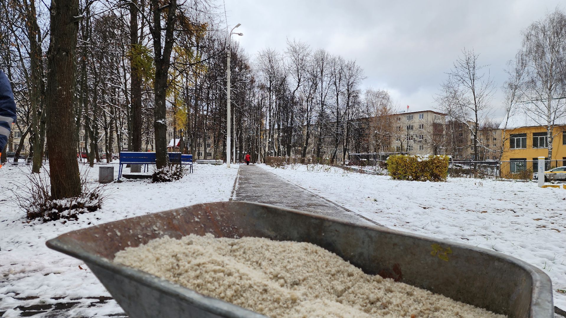 тротуар, гололед, реагенты, безопасность пешеходов, вертикалка,