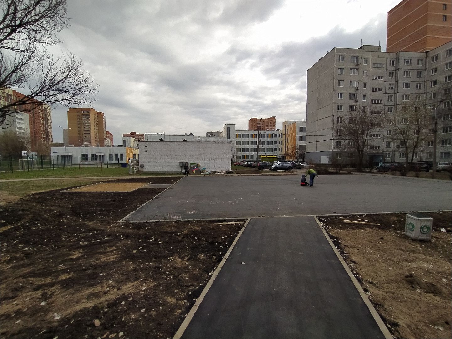 Детская площадка, качели, двор, благоустройство