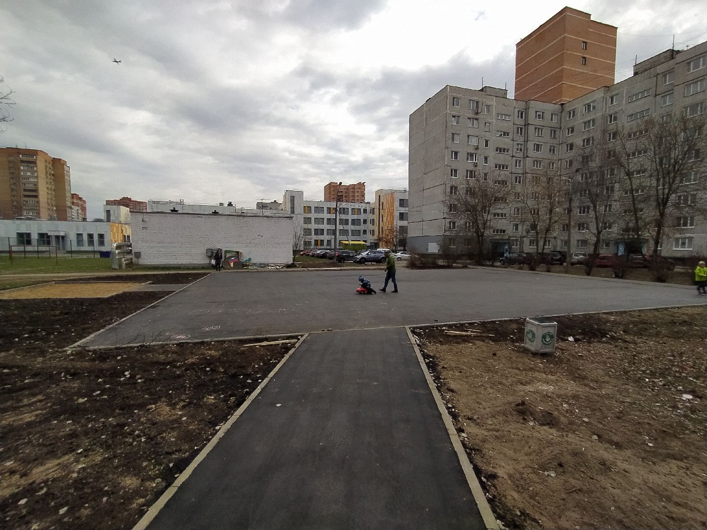 Детская площадка, качели, двор, благоустройство