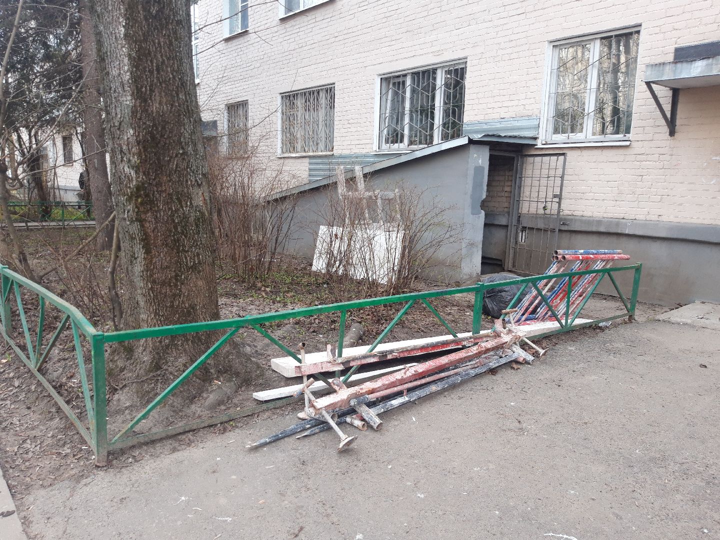 двор, доброе дело,