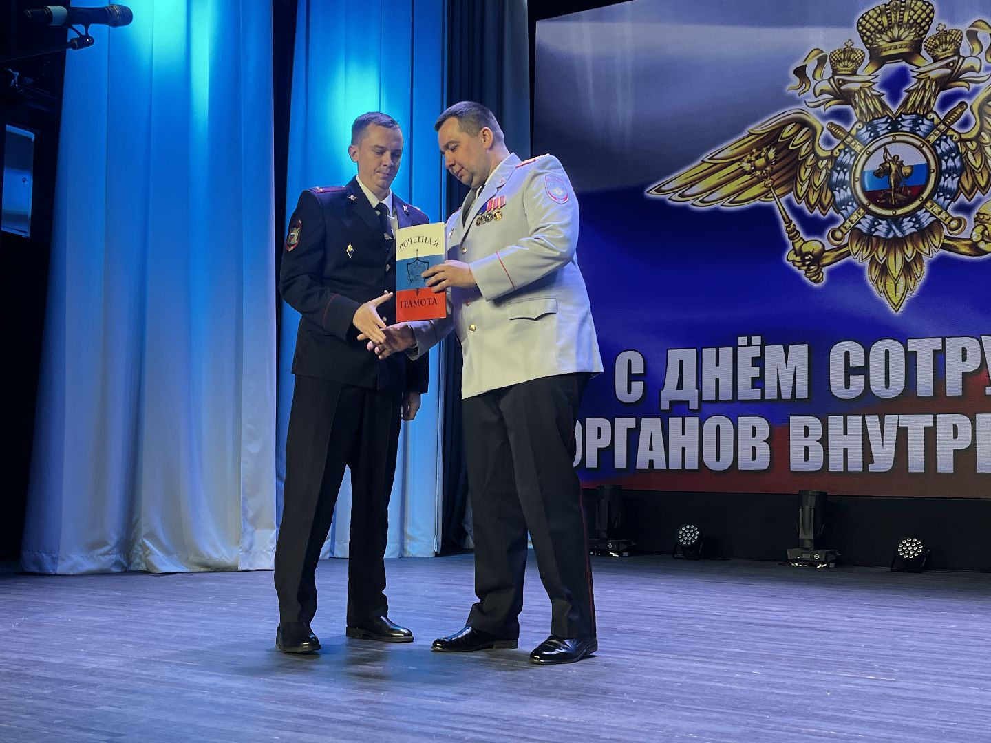 полицейские, полиция, день сотрудников мвд, концерт,