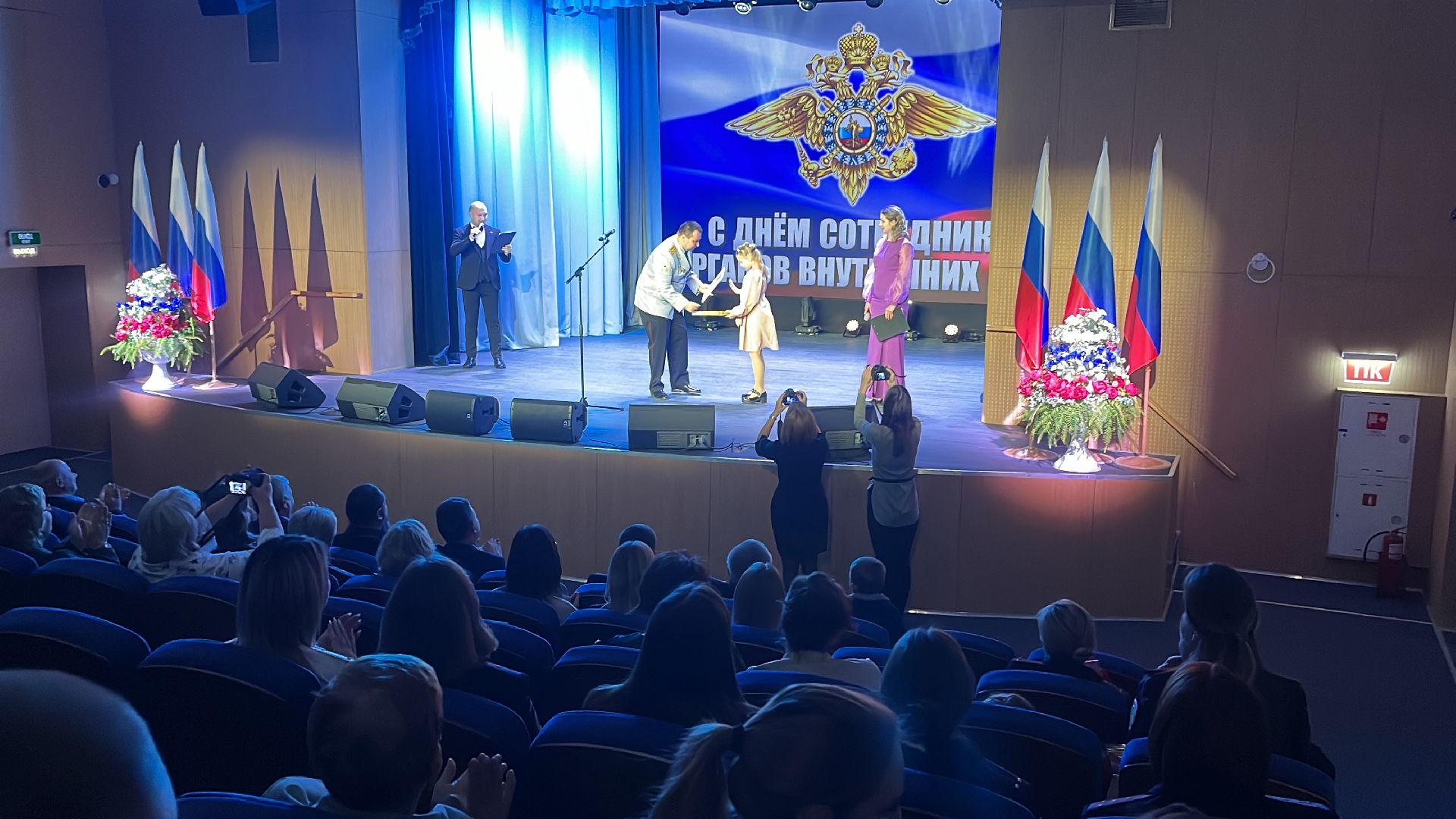 полицейские, полиция, день сотрудников мвд, концерт,