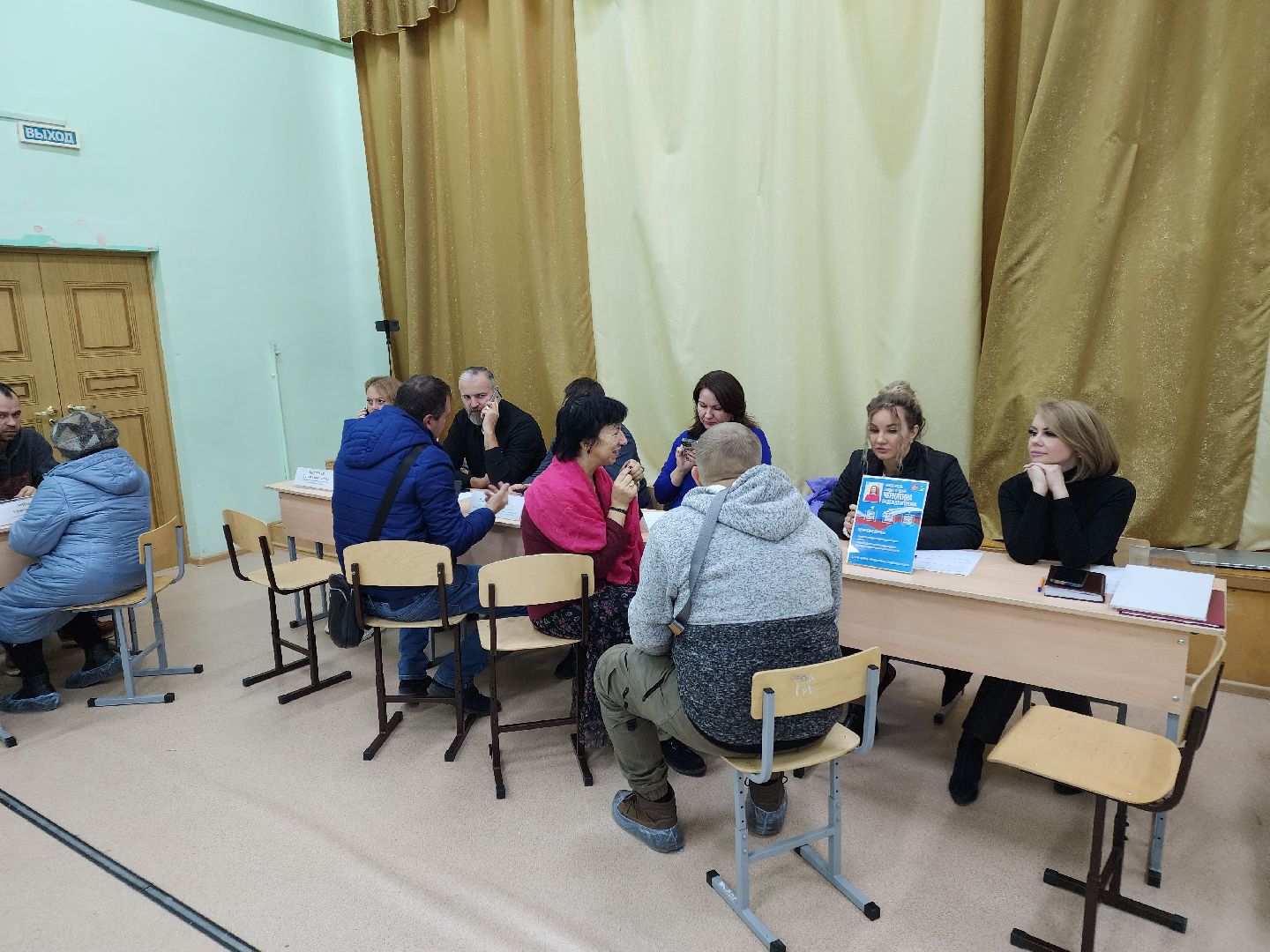 Чехов, деревня Крюково, выездная администрация, встреча с жителями, обращения граждан, освещение, ремонт моста, автобусное сообщение, глава округа михаил собакин,